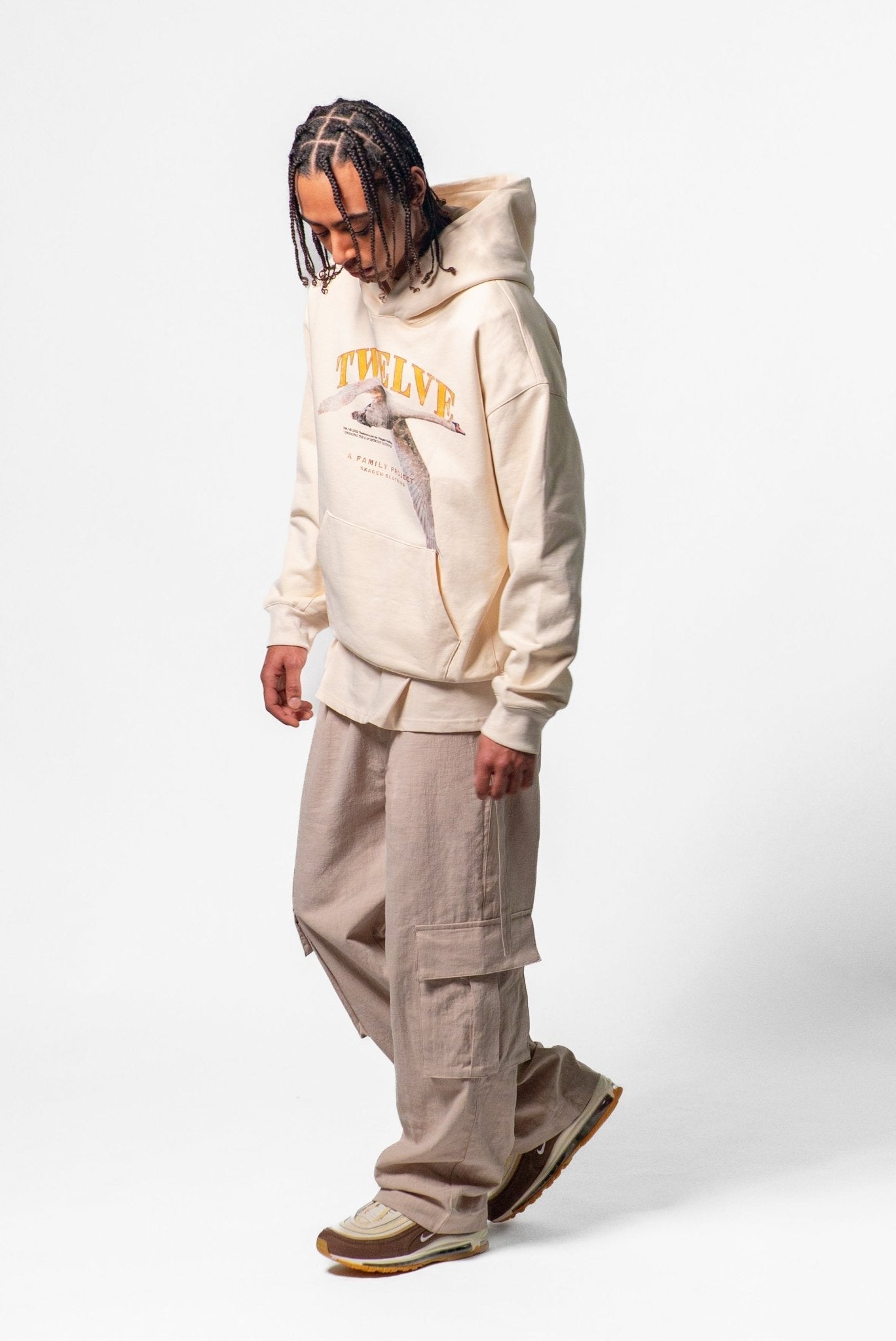 Grafisk Hoodie: Twelvepieces Collab Cream |  Skagen-clothing.dk