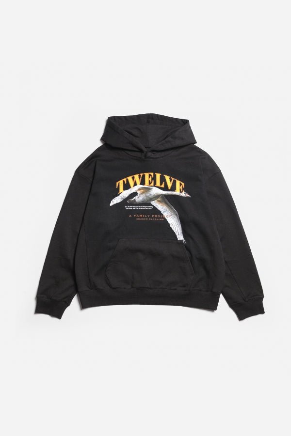 Grafisk Hoodie: Twelvepieces Collab Sort |  Skagen-clothing.dk