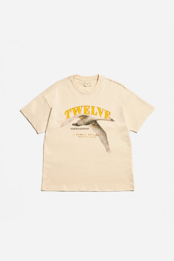 Grafisk Tee: Twelvepieces Collab Cream |  Skagen-clothing.dk