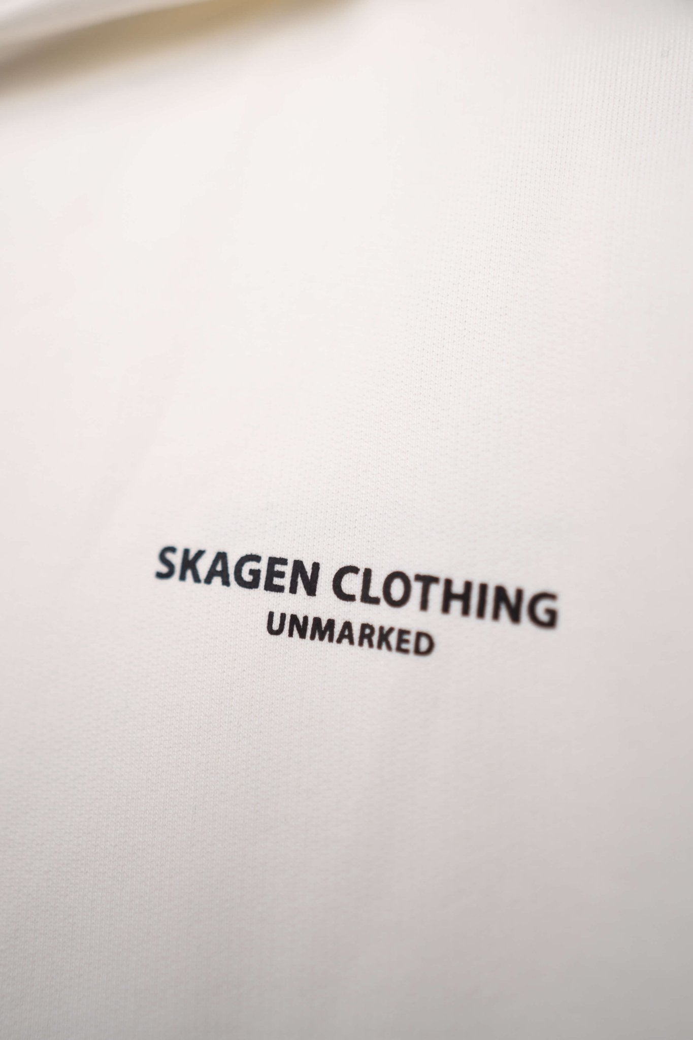 UNMARKED Hoodie Hvid |  Skagen-clothing.dk