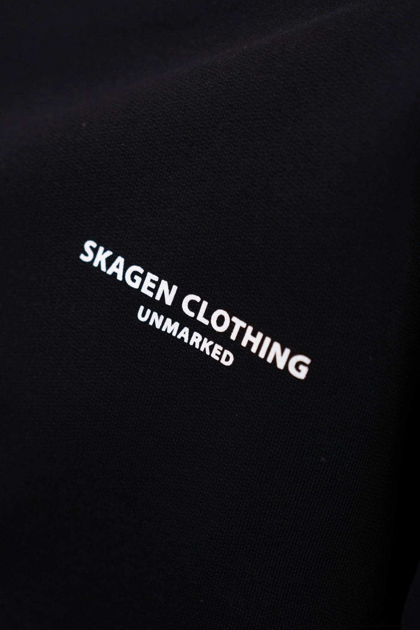 UNMARKED Hoodie Sort |  Skagen-clothing.dk